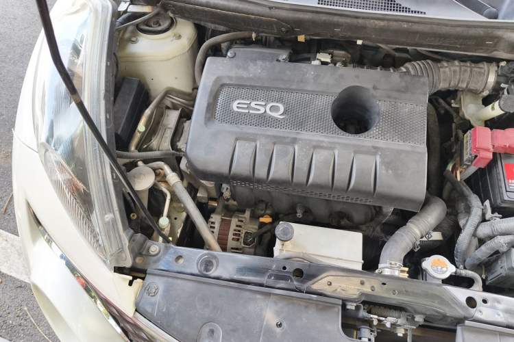 Used Infiniti ESQ 2014 1.6L Spontaneous Edition Engine Bay Right