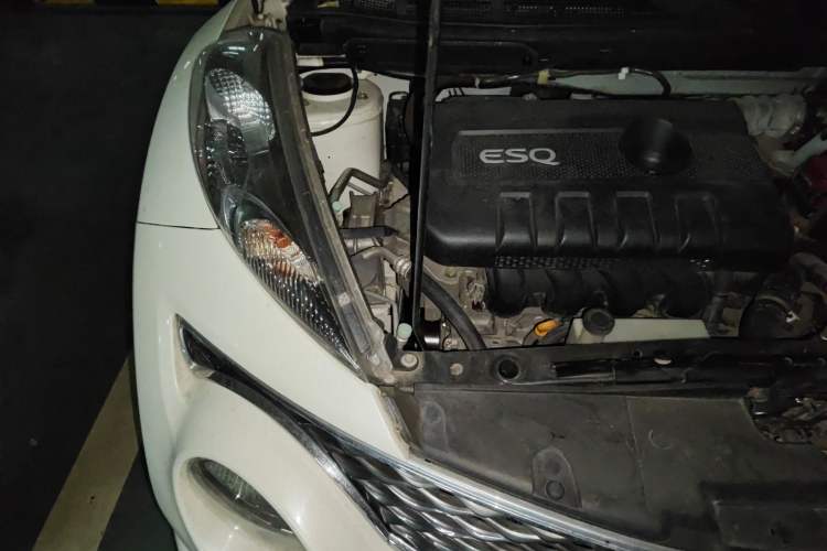 Used Infiniti ESQ 2014 1.6L Spontaneous Edition Engine Bay Right