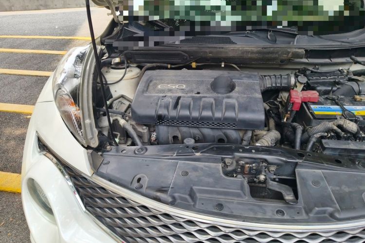 Used Infiniti ESQ 2014 1.6L Spontaneous Edition Engine Bay Right