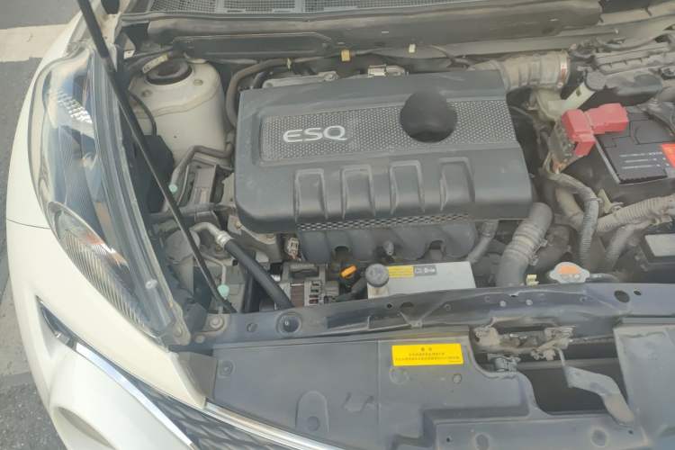Used Infiniti ESQ 2014 1.6L Spontaneous Edition Engine Bay Right