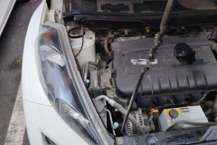 Used Infiniti ESQ 2014 1.6L Spontaneous Edition Engine Bay Right