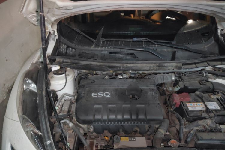 Used Infiniti ESQ 2014 1.6L Luxury Edition Engine Bay Right