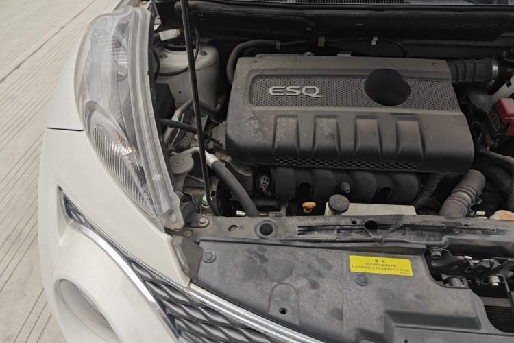 Used Infiniti ESQ 2014 1.6L Spontaneous Edition Engine Bay Right