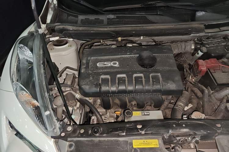 Used Infiniti ESQ 2014 1.6L Luxury Edition Engine Bay Right