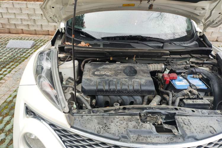 Used Infiniti ESQ 2014 1.6L Spontaneous Edition Engine Bay Right