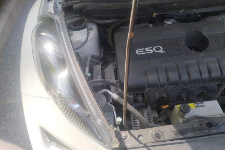 Used Infiniti ESQ 2014 1.6L Spontaneous Edition Engine Bay Right