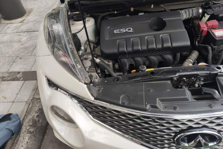 Used Infiniti ESQ 2014 1.6L Spontaneous Edition Engine Bay Right