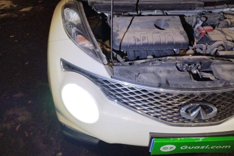 Used Infiniti ESQ 2014 1.6L Spontaneous Edition Engine Bay Right