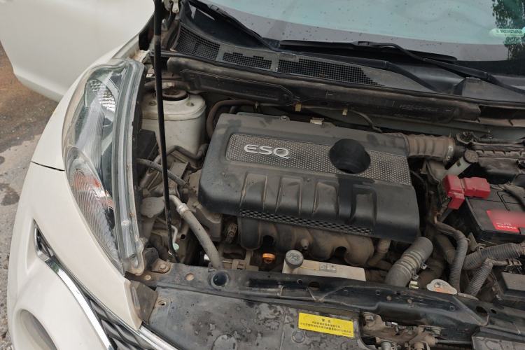Used Infiniti ESQ 2014 1.6L Spontaneous Edition Engine Bay Right
