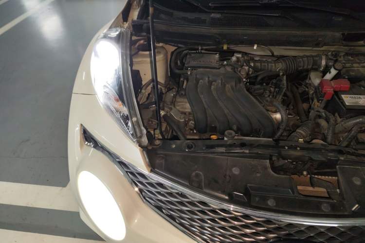 Used Infiniti ESQ 2014 1.6L Spontaneous Edition Engine Bay Right
