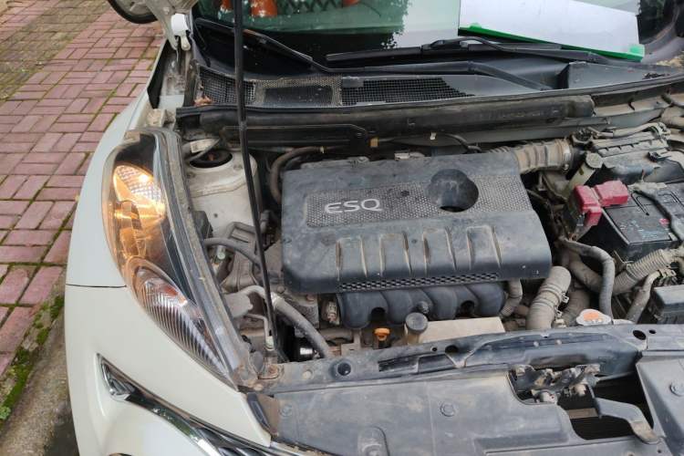 Used Infiniti ESQ 2014 1.6L Spontaneous Edition Engine Bay Right