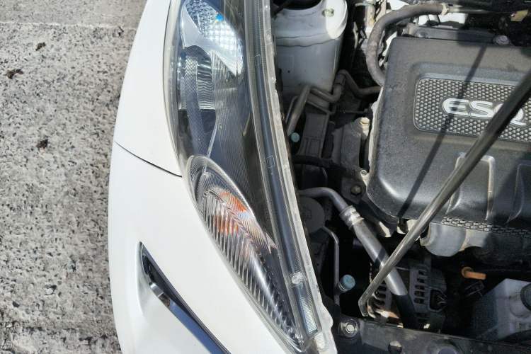 Used Infiniti ESQ 2014 1.6L Spontaneous Edition Engine Bay Right