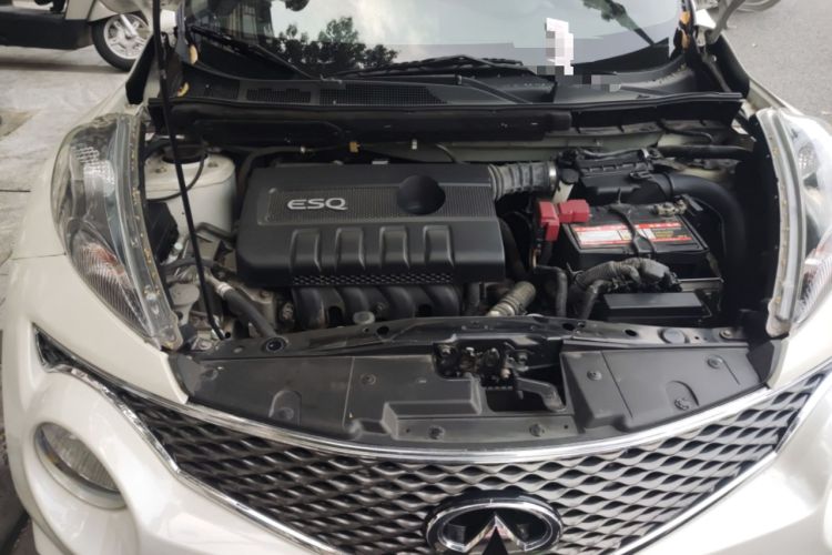 Used Infiniti ESQ 2014 1.6L Spontaneous Edition Engine Bay