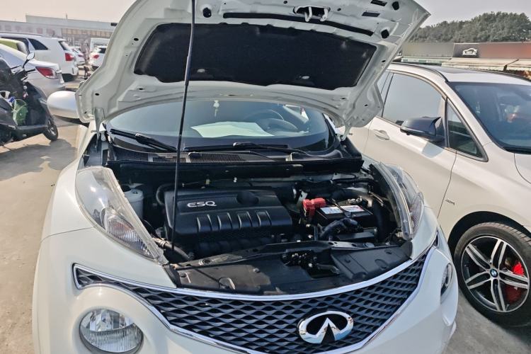 Used Infiniti ESQ 2014 1.6L Spontaneous Edition Engine Bay