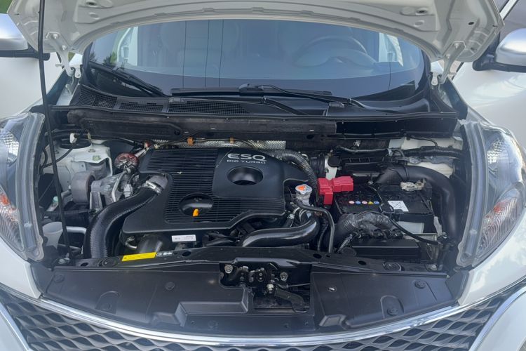 Used Infiniti ESQ 2014 1.6T Dynamic Edition Engine Bay