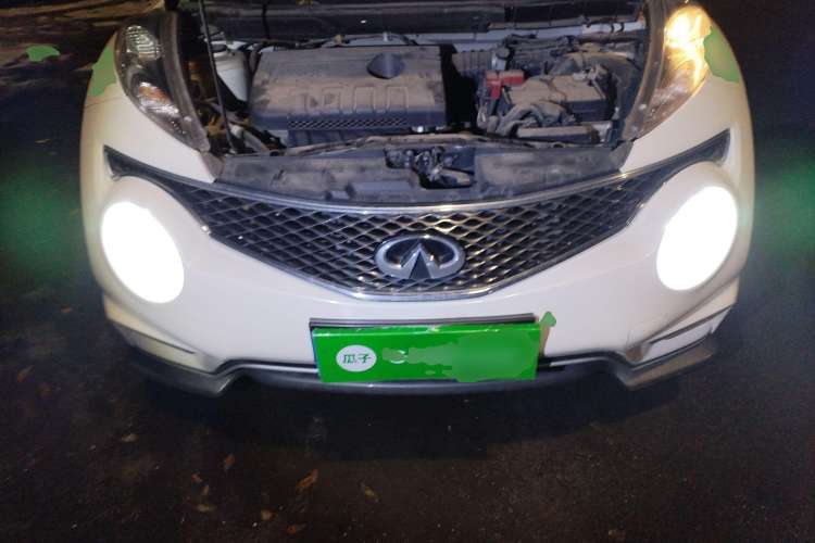 Used Infiniti ESQ 2014 1.6L Spontaneous Edition Engine Bay