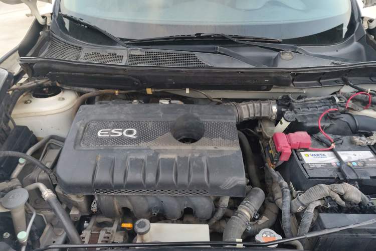 Used Infiniti ESQ 2014 1.6L Luxury Edition Engine Bay