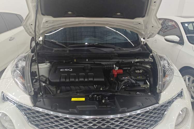 Used Infiniti ESQ 2014 1.6L Spontaneous Edition Engine Bay