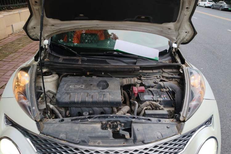 Used Infiniti ESQ 2014 1.6L Spontaneous Edition Engine Bay