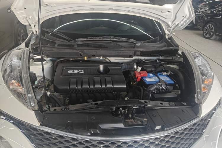 Used Infiniti ESQ 2014 1.6L Spontaneous Edition Engine Bay