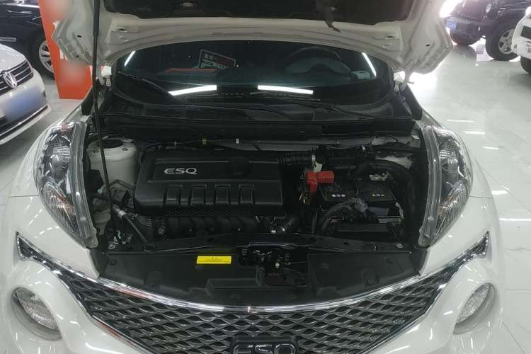 Used Infiniti ESQ 2014 1.6L Spontaneous Edition Engine Bay