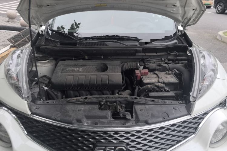 Used Infiniti ESQ 2014 1.6L Spontaneous Edition Engine Bay