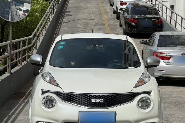 Used Infiniti ESQ 2014 1.6L Spontaneous Edition Exterior 3