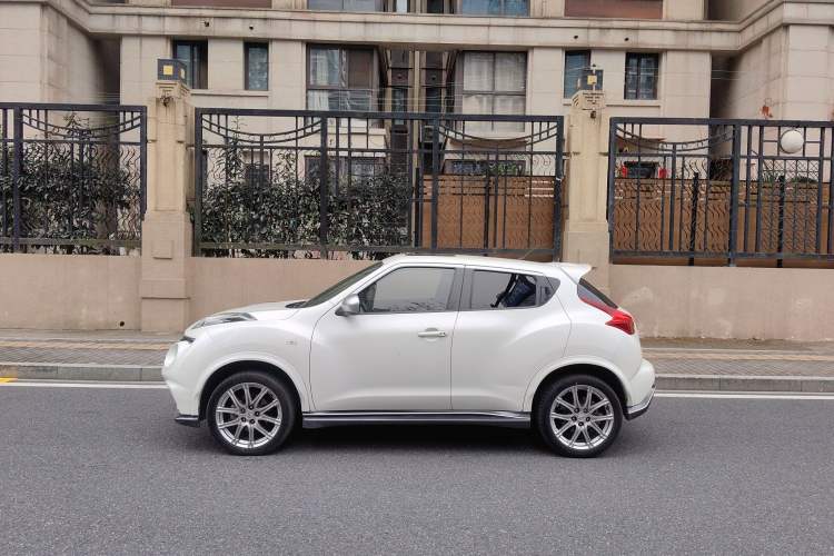 Used Infiniti ESQ 2014 1.6L Luxury Edition Exterior 3
