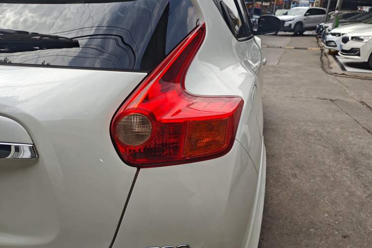 Used Infiniti ESQ 2014 1.6L Spontaneous Edition Exterior 3