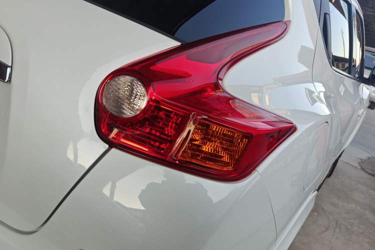 Used Infiniti ESQ 2014 1.6L Spontaneous Edition Exterior 6