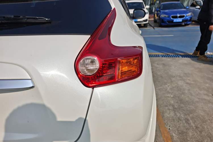 Used Infiniti ESQ 2014 1.6L Spontaneous Edition Exterior 6