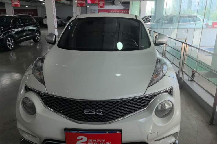 Used Infiniti ESQ 2014 1.6L Spontaneous Edition Front