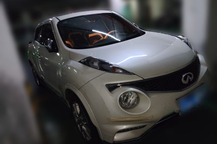 Used Infiniti ESQ 2014 1.6L Luxury Edition Front Right 45 Deg