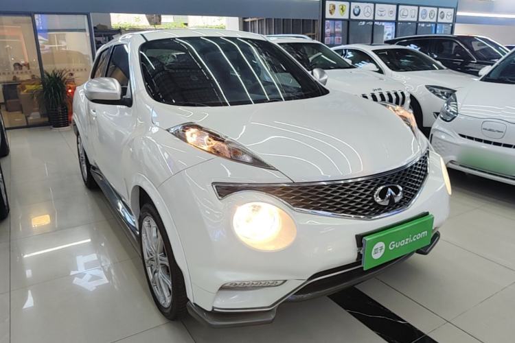 Used Infiniti ESQ 2014 1.6L Spontaneous Edition Front Right 45 Deg