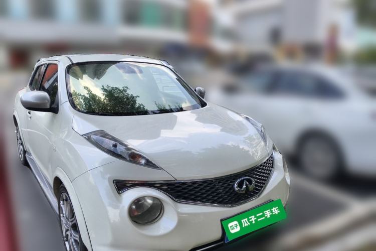 Used Infiniti ESQ 2014 1.6L Spontaneous Edition Front Right 45 Deg
