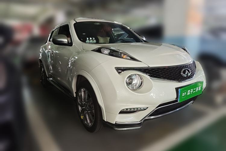 Used Infiniti ESQ 2014 1.6L Luxury Edition Front Right 45 Deg