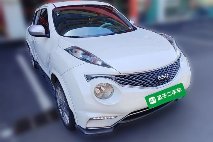 Used Infiniti ESQ 2014 1.6L Spontaneous Edition Front Right 45 Deg