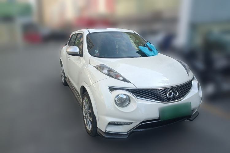 Used Infiniti ESQ 2014 1.6L Spontaneous Edition Front Right 45 Deg