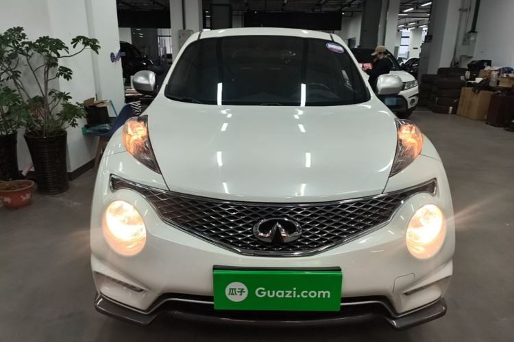 Used Infiniti ESQ 2014 1.6L Spontaneous Edition Front