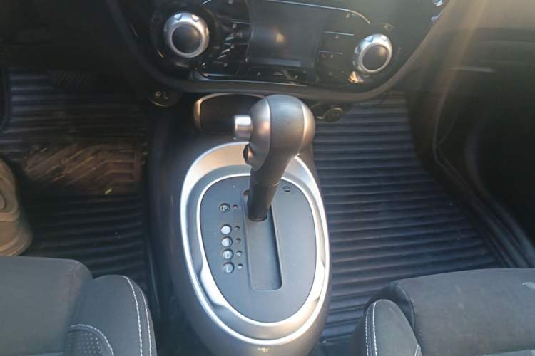 Used Infiniti ESQ 2014 1.6L Spontaneous Edition Gear Lever