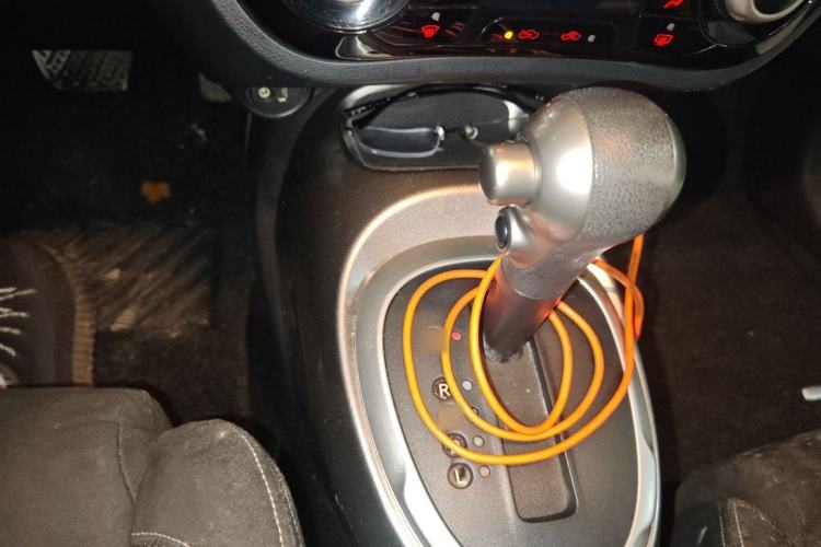 Used Infiniti ESQ 2014 1.6L Spontaneous Edition Gear Lever