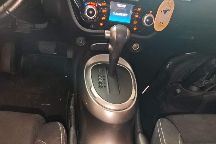 Used Infiniti ESQ 2014 1.6L Spontaneous Edition Gear Lever