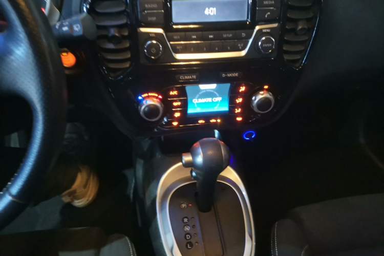 Used Infiniti ESQ 2014 1.6L Spontaneous Edition Gear Lever