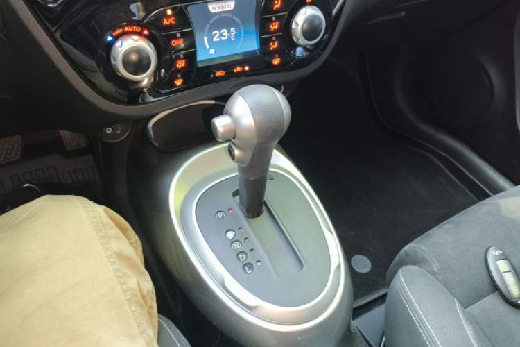 Used Infiniti ESQ 2014 1.6L Spontaneous Edition Gear Lever
