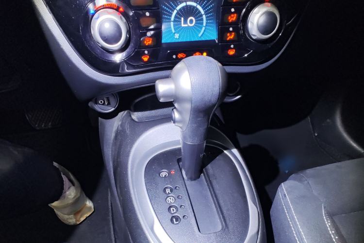 Used Infiniti ESQ 2014 1.6L Spontaneous Edition Gear Lever