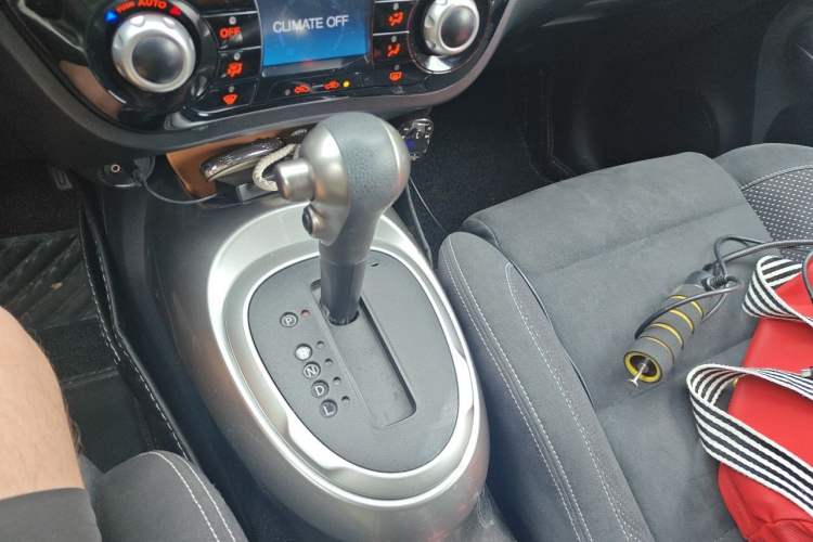 Used Infiniti ESQ 2014 1.6L Spontaneous Edition Gear Lever