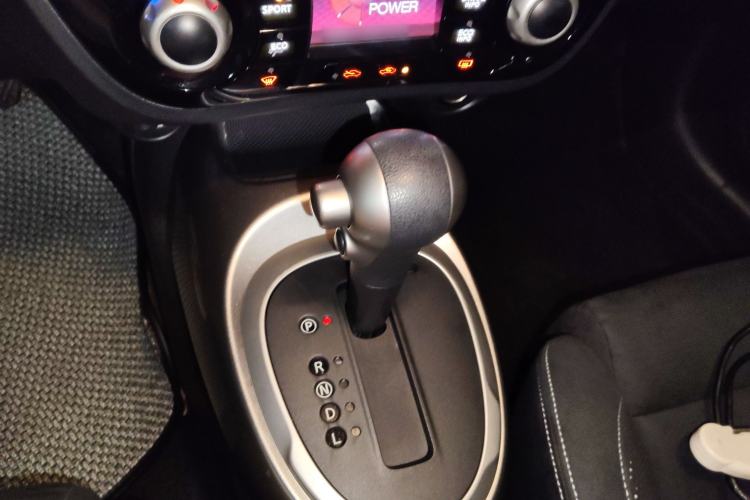 Used Infiniti ESQ 2014 1.6L Spontaneous Edition Gear Lever