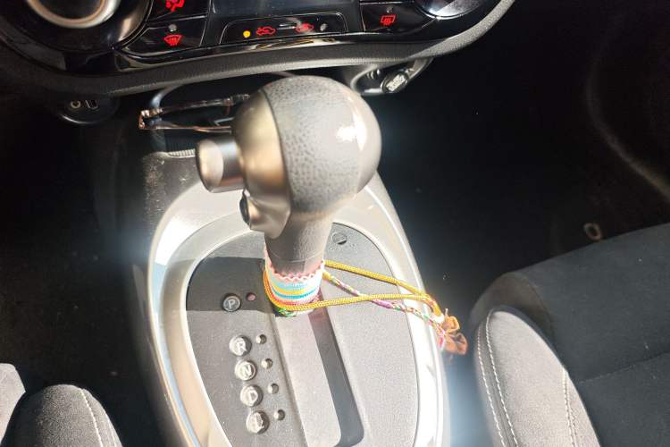 Used Infiniti ESQ 2014 1.6L Spontaneous Edition Gear Lever