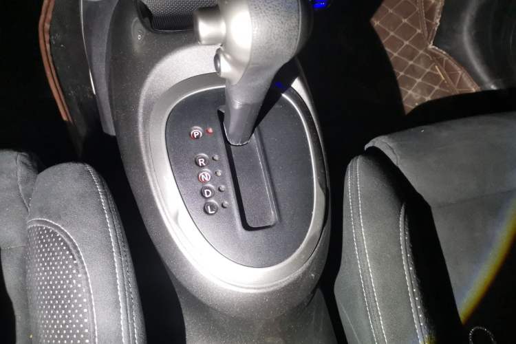 Used Infiniti ESQ 2014 1.6L Spontaneous Edition Gear Lever