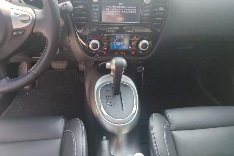 Used Infiniti ESQ 2014 1.6L Luxury Edition Gear Lever